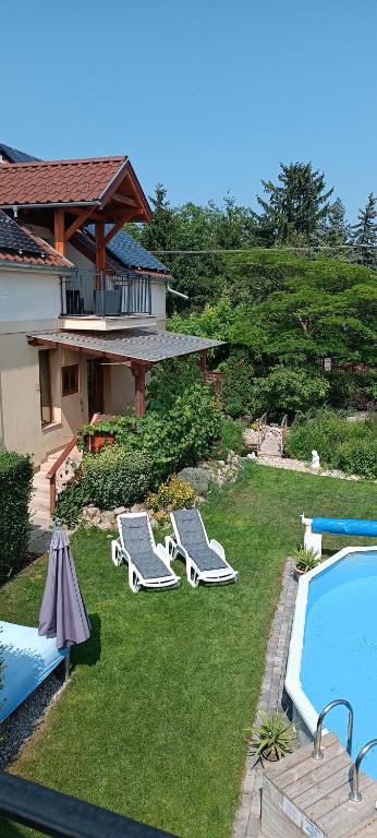 Bazén v ubytování Marianna Apartman nebo v jeho okolí