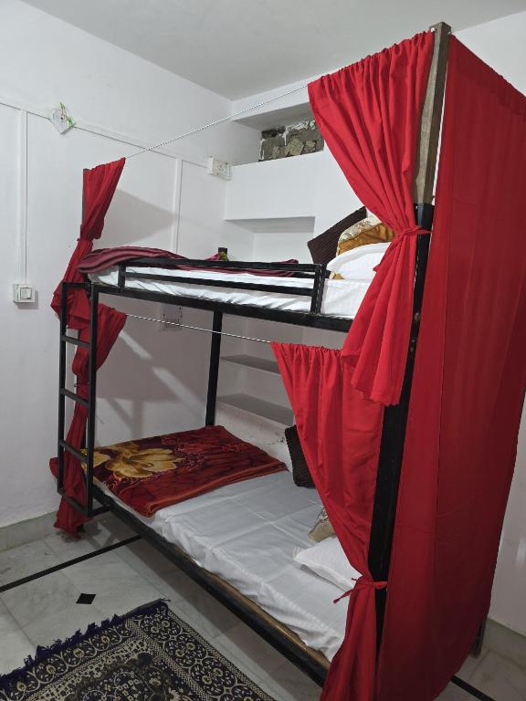 Letto o letti in una camera di Hotel Darsh Safari - Fort View