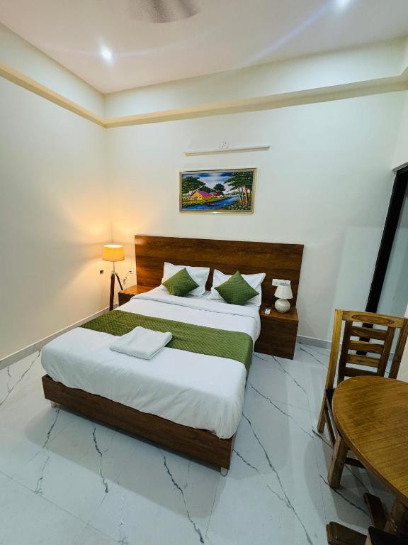 Postel nebo postele na pokoji v ubytování The Virtus Hotel Couple Friendly and Corporate Friendly Greater Noida