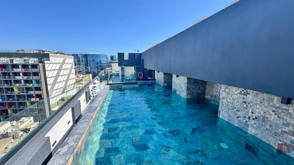 Bazén v ubytování ASTE hotel nebo v jeho okolí