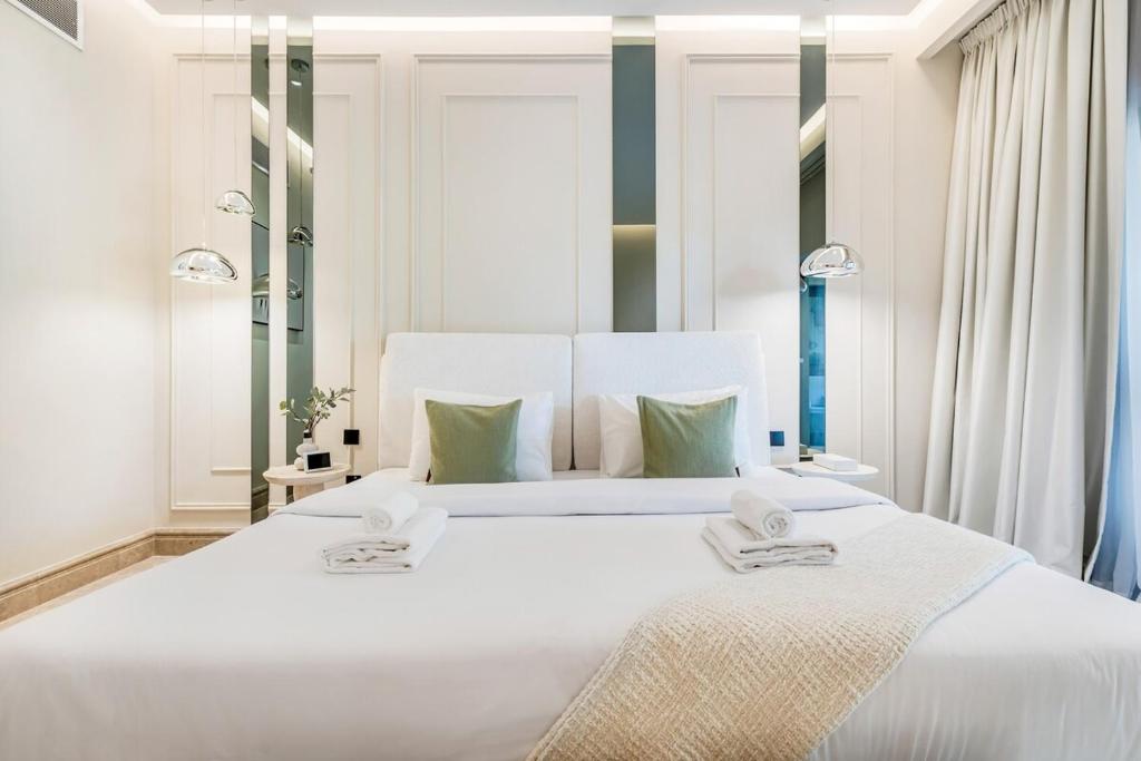 Cama o camas de una habitación en DAYF-FMT Fairmont Palm with Pool and Beach Access