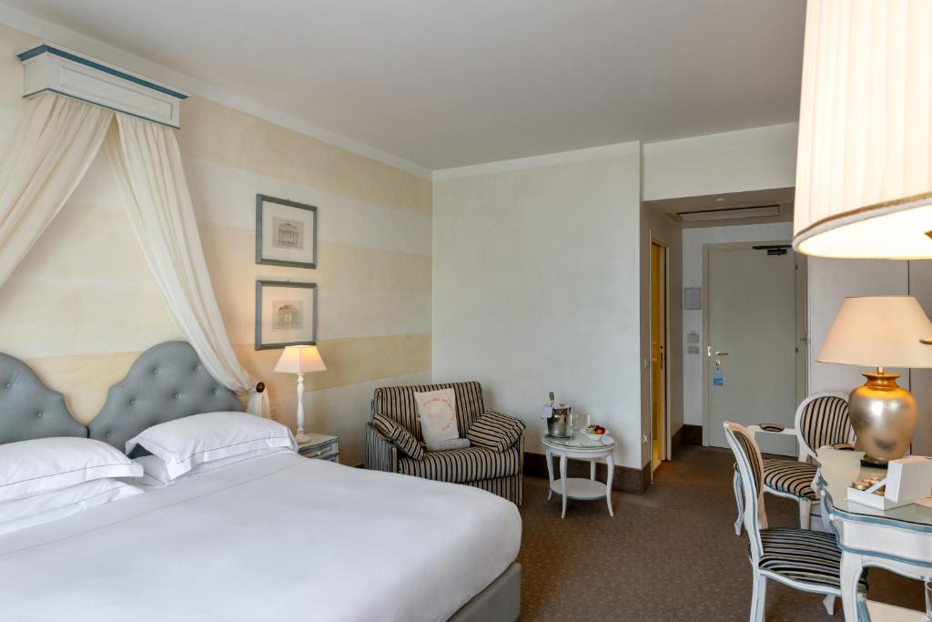 Postel nebo postele na pokoji v ubytování Hotel Rivalago