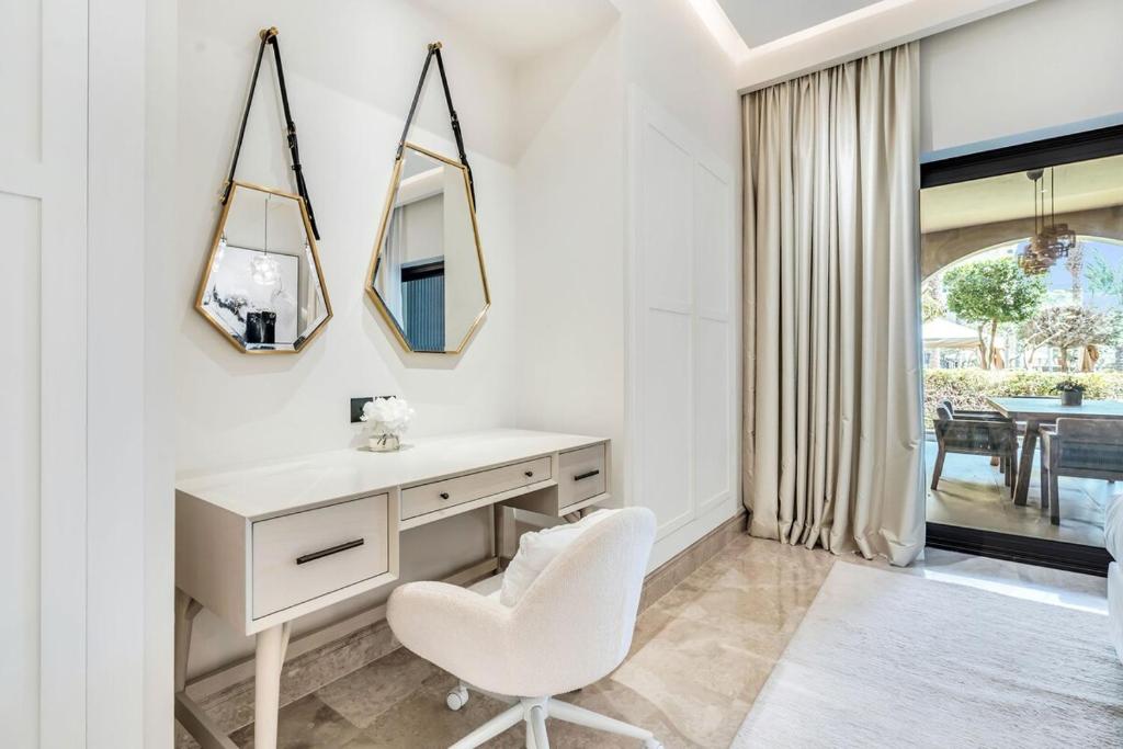 Imagen de la galería de DAYF-FMT Fairmont Palm with Pool and Beach Access, en Dubái