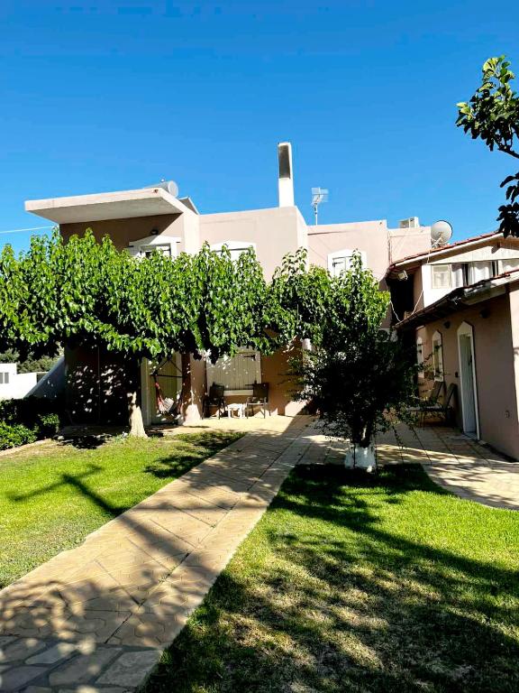 A garden outside "Villa Kanavos" apts