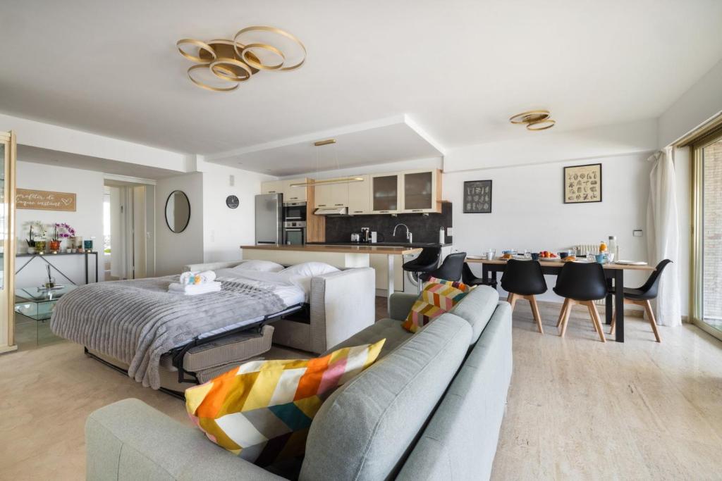 Reine Astrid Palm Beach Suite