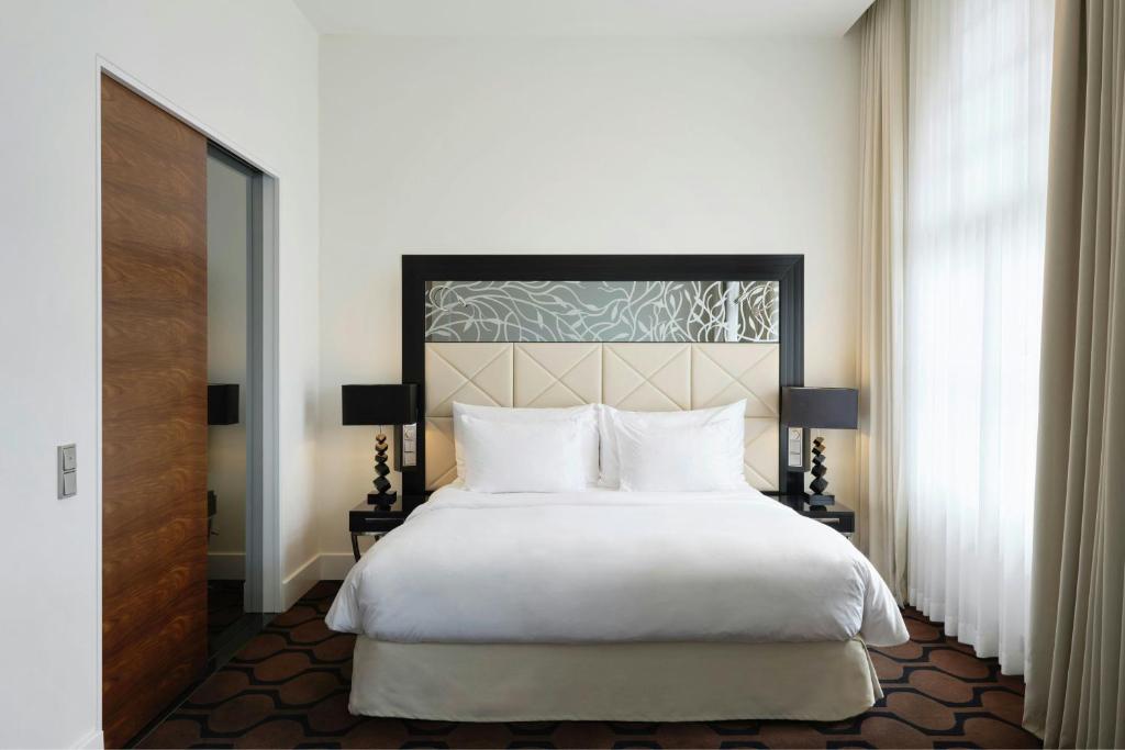 Roomers Berlin Steinplatz, Autograph Collection - 7