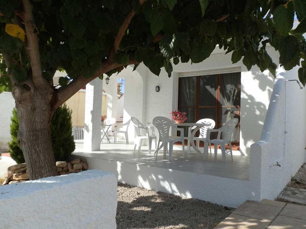 Balkón nebo terasa v ubytování Vacaciones junto al mar: piscina, aire acondicionado, mascotas bienvenidas, playa para perros, WiFi gratis - ES-184-13