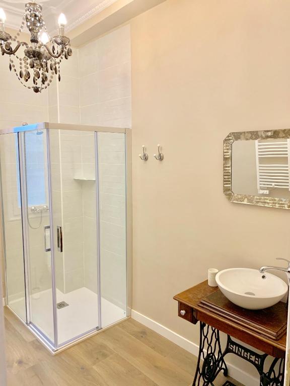 Hi Valencia Canovas - Resim 3