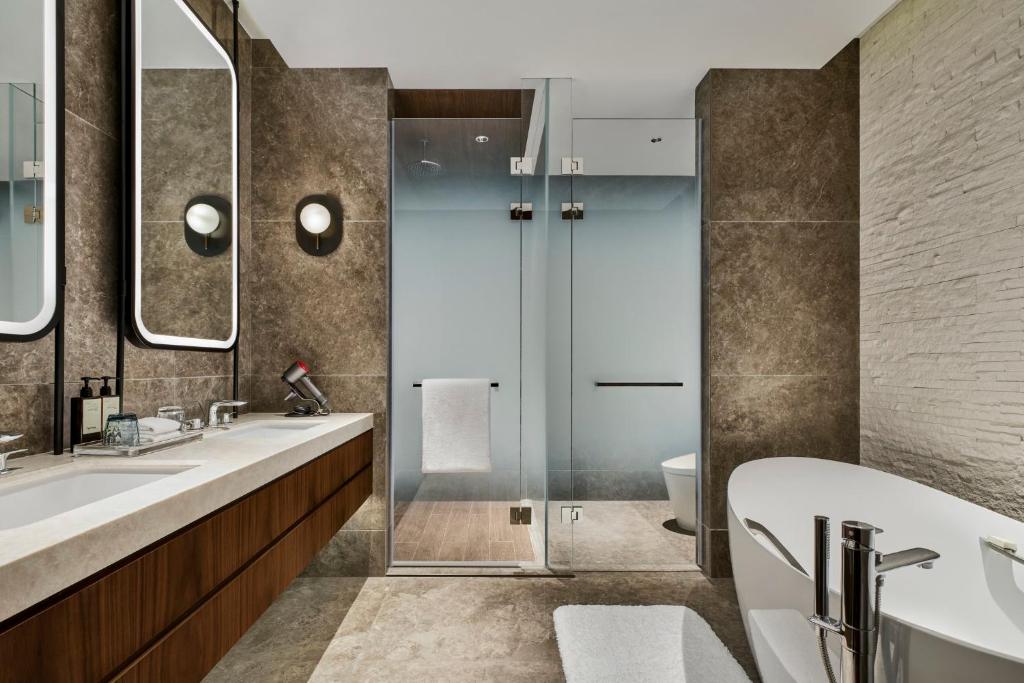 Koupelna v ubytování Vignette Collection Shanghai Snow World Hotel by IHG
