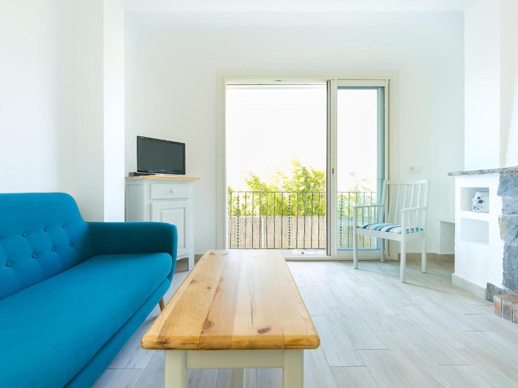 Appartement spacieux à Roses, jardin privé, à 150m de la plage