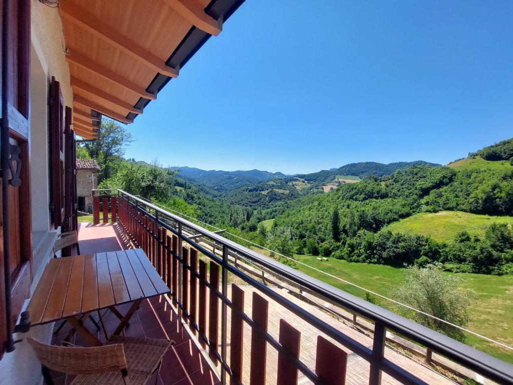 a balcony with a table and a view of the mountains at casa Donadiolla in Maiola