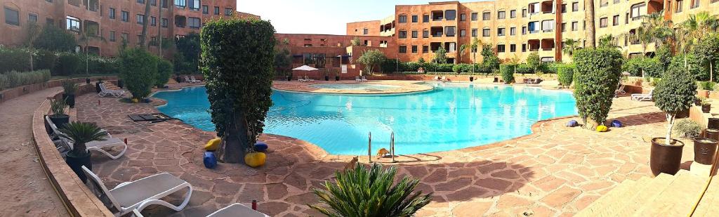 Bazén v ubytování L'ECRIN de la PALMERAIE nebo v jeho okolí