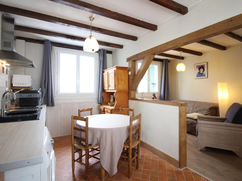 Posedenie v ubytovaní Appartement F3 de 50m² au cœur de Mont-Dore avec 2 chambres, cuisine équipée et 2 salles d'eau - FR-1-415-145