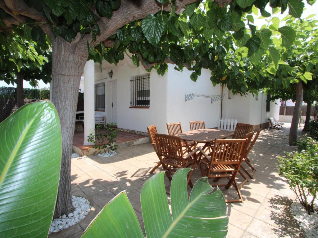 Vonkajšia záhrada v ubytovaní Casa ideal cerca de la playa, wifi gratis y aire acondicionado - ES-184-57