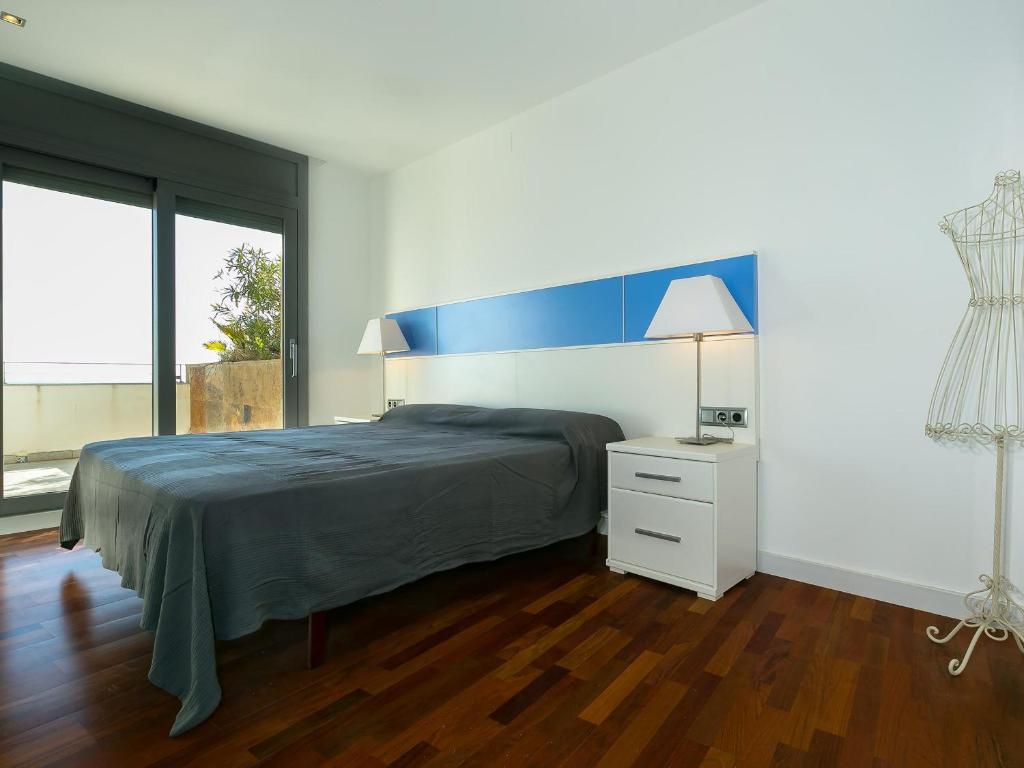 Posteľ alebo postele v izbe v ubytovaní CASA DIAZ PACHECO -Magnífica casa en Almadrava con piscina privada. - ES-228-93