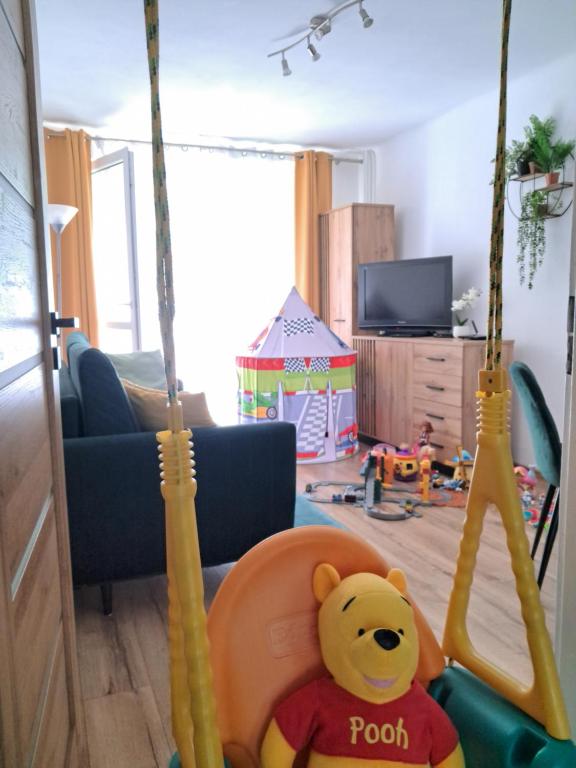 Μια τηλεόραση ή/και κέντρο ψυχαγωγίας στο Apartament Osiedle Kmiecie