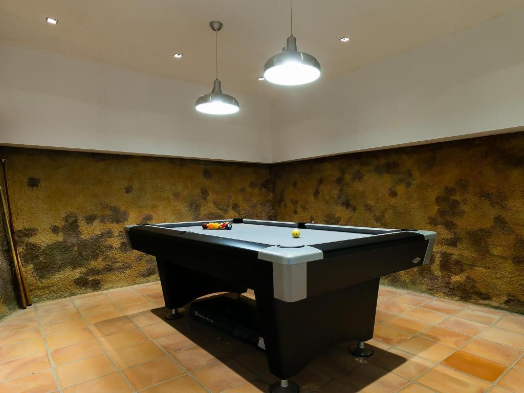 Biliardový stôl v ubytovaní CASA DIAZ PACHECO -Magnífica casa en Almadrava con piscina privada. - ES-228-93