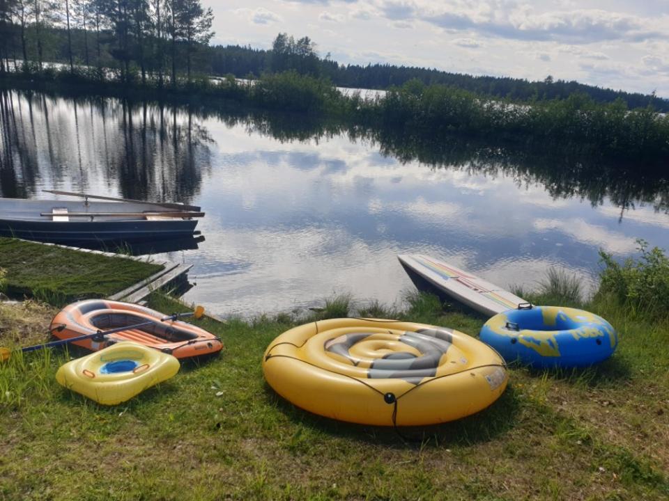 Výhled na řeku, která protéká v blízkosti prázdninového domu