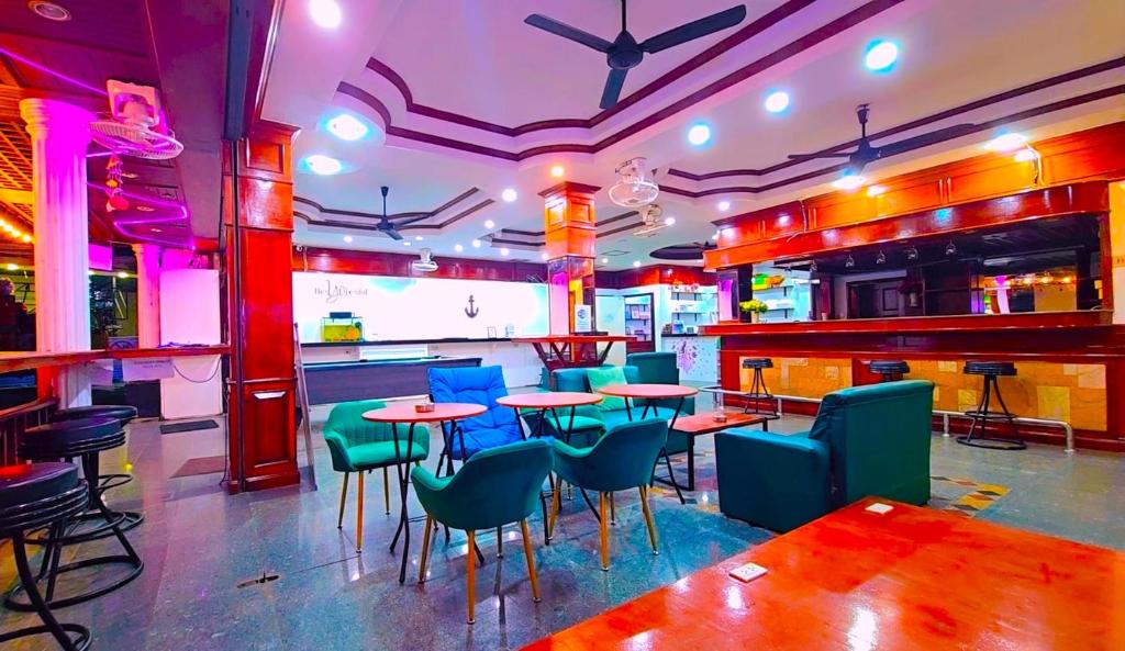 Hack Patong Beach Hotel - Resim 6