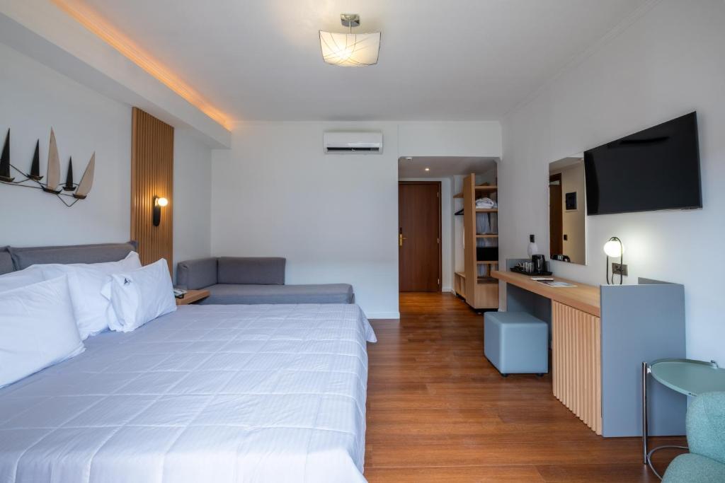 Mediterranean Beach Resort - 9