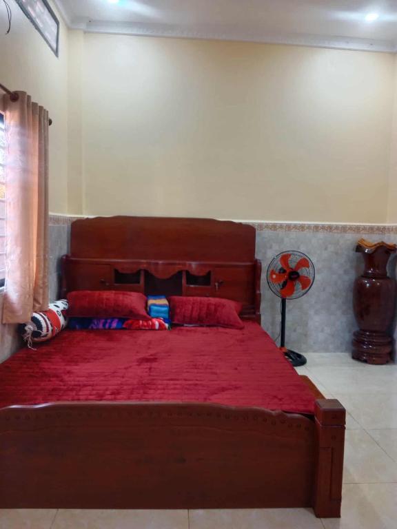 Postel nebo postele na pokoji v ubytování បន្ទប់ស្នាក់យក្ខឡោម
