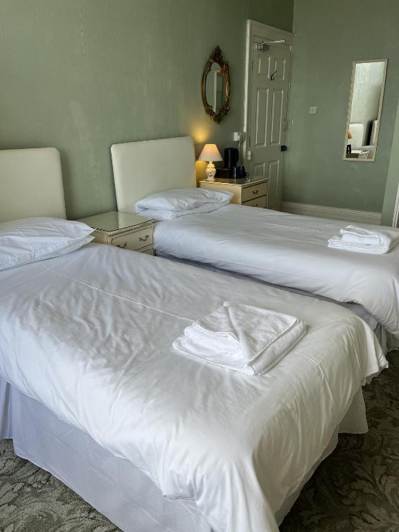 Lynton House Hotel - Twin Room With Private Bathroom