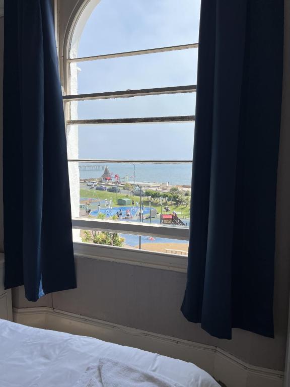 Lynton House Hotel - Double Room With Private Bathroom