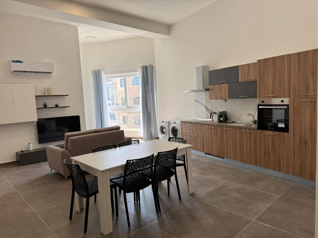 Dapur atau dapur kecil di Fgura Haven Modern 2Bed Central