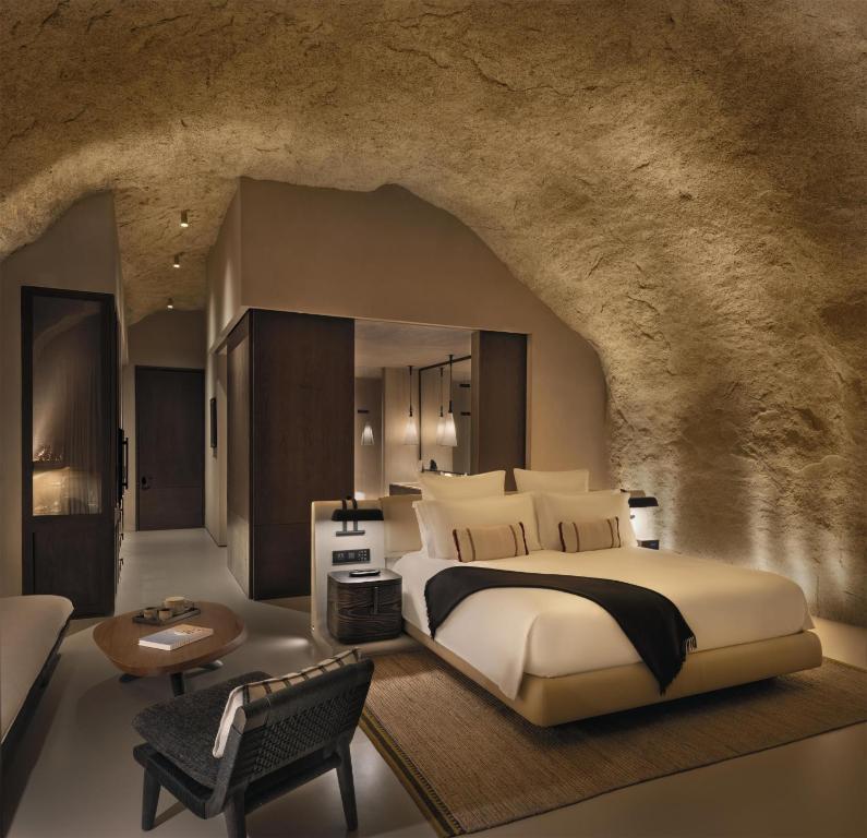 Postel nebo postele na pokoji v ubytování Desert Rock Resort