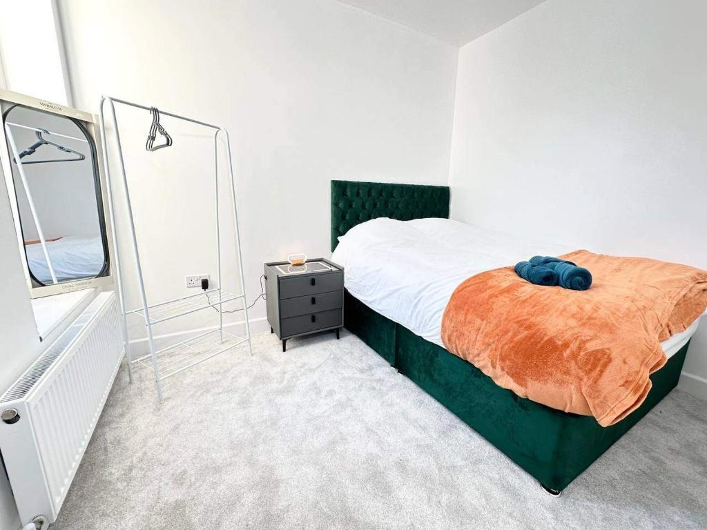 Voodi või voodid majutusasutuse Southsea 5-Bed Seaside Retreat- Sleeps 11 & Garden toas