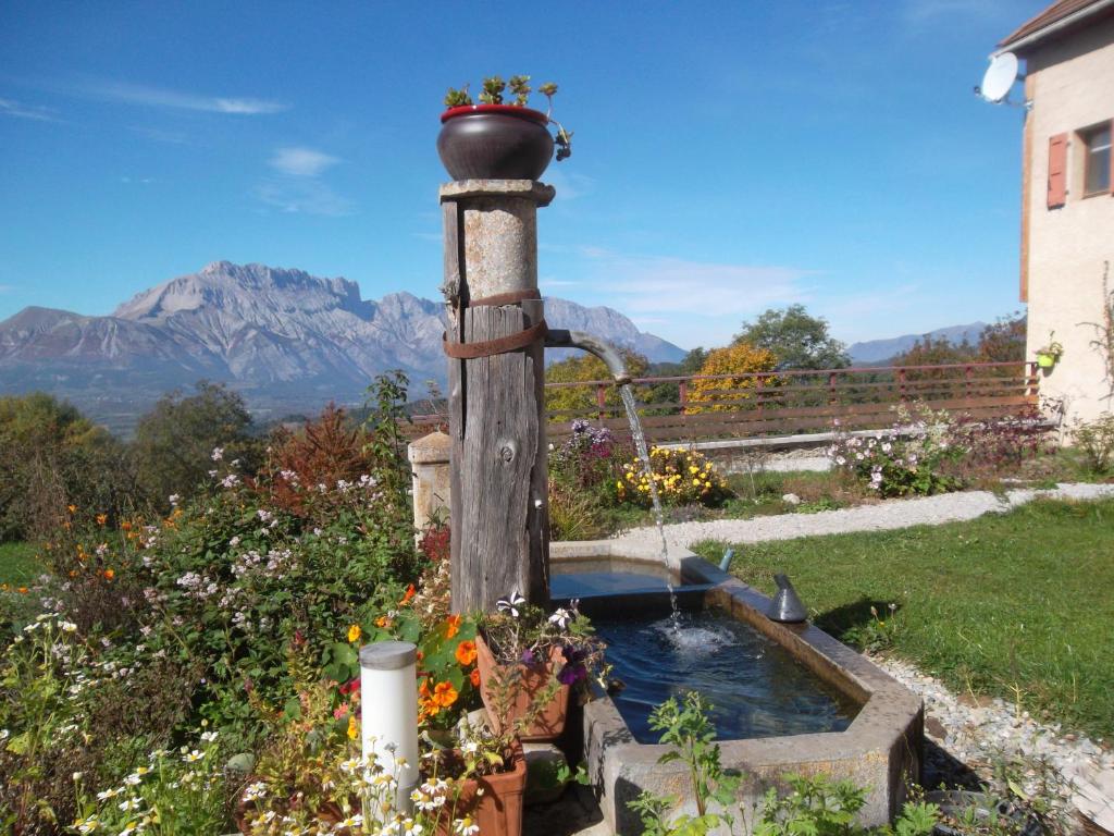 Nespecifikovaný výhled na hory nebo výhled na hory při pohledu z bed and breakfast