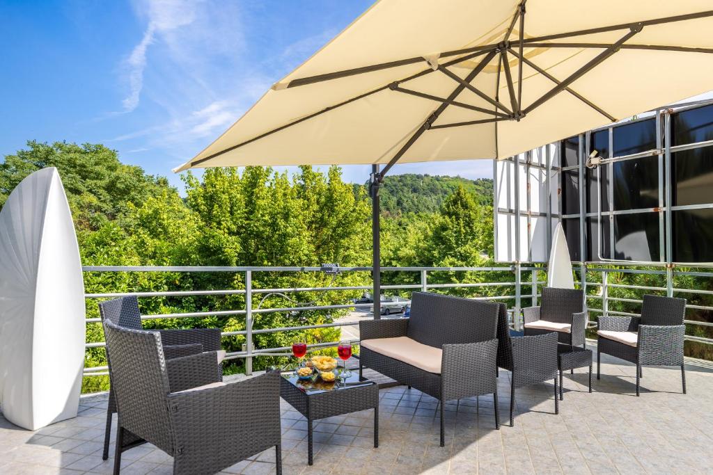 Balkón nebo terasa v ubytování Aston Hotel