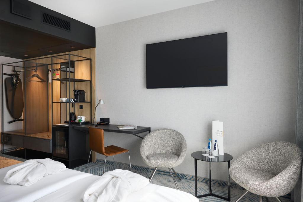 Postel nebo postele na pokoji v ubytování Q Hotel Plus Wrocław