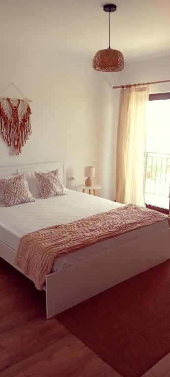a bedroom with a large bed and a window at Vila Onur Techirghiol in Techirghiol
