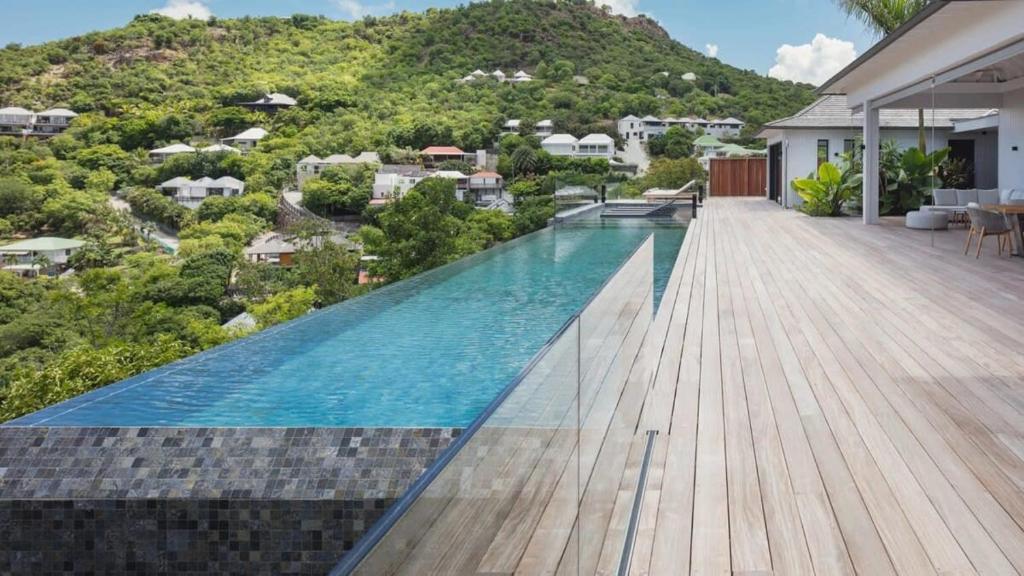 Five-bedroom Property With Fantastic Views