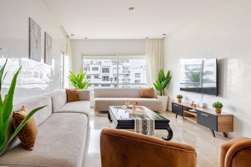 Posezení v ubytování Appartement Luxe Racine Vue Jardin 2 Chambres Fibre Parking Privé Proche Twin Center