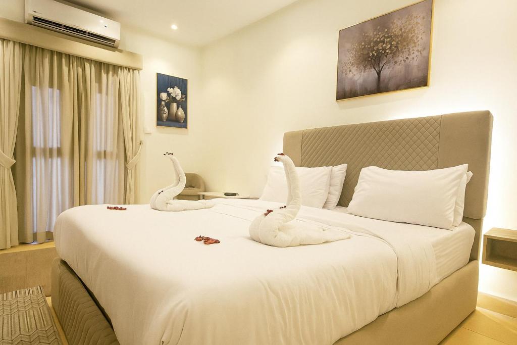 Seven Pyramids View Inn - 5