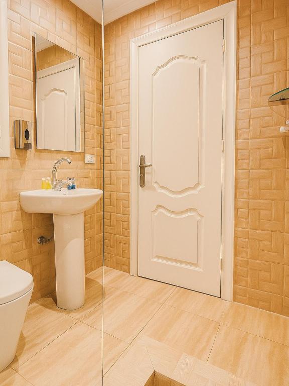 Seven Pyramids View Inn - 11