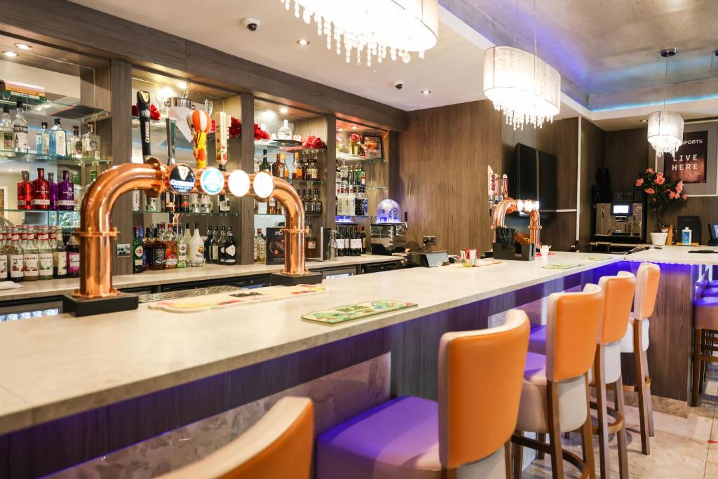 Lounge nebo bar v ubytování OYO Tong Park Hotel