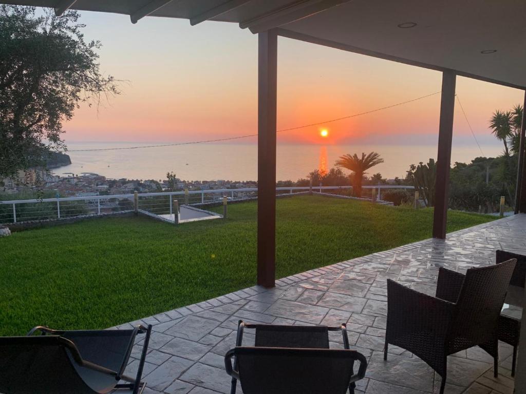 Naturlandskabet i nærheden af villaen