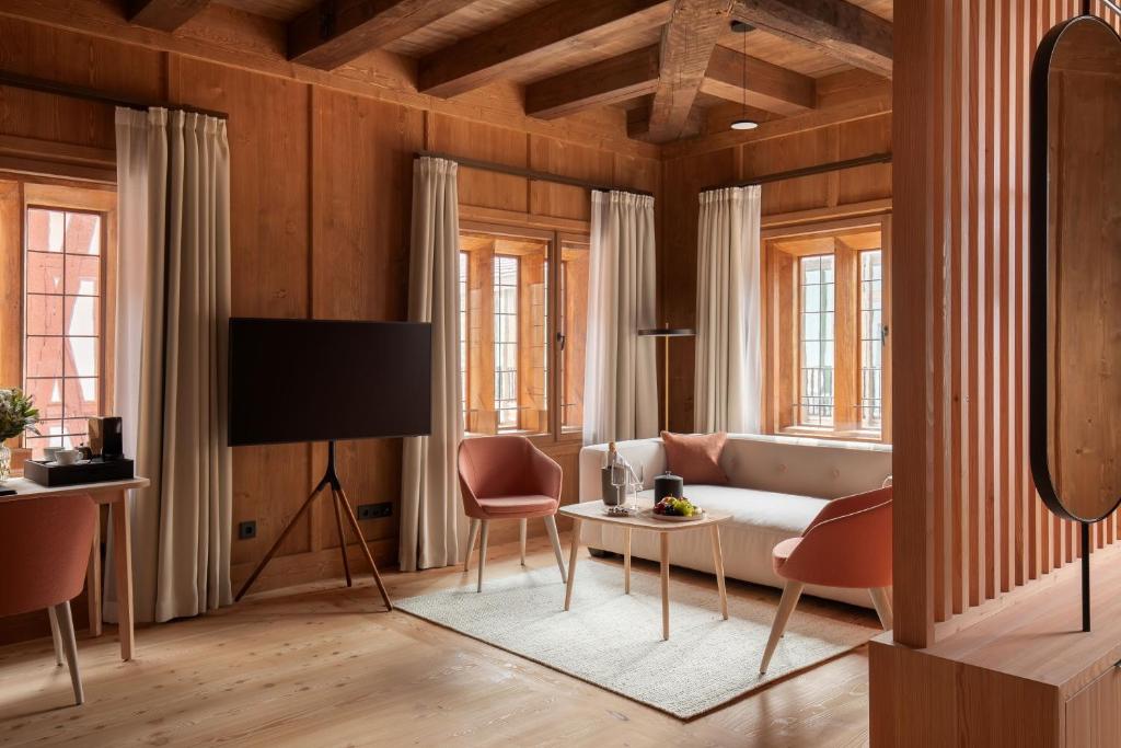 TV a/nebo společenská místnost v ubytování Hotel Krone Oettingen
