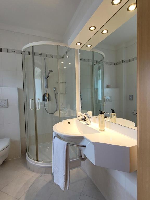 Koupelna v ubytování Hotel Garni Royal