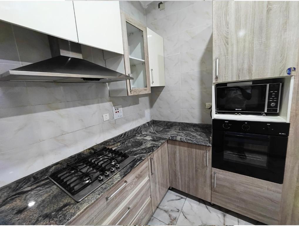 Köök või kööginurk majutusasutuses The Hub Apartment, Lekki