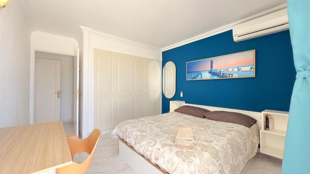 En eller flere senge i et værelse på Costa Adeje Sunset Ocean View with Patio A By-Tenerife365