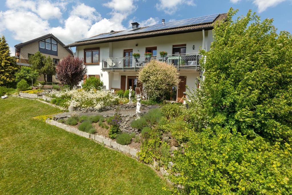 a house with a garden in front of it at Ferienwohnung Sonnenblick in Bad Berleburg