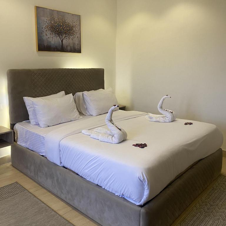 Seven Pyramids View Inn - 1