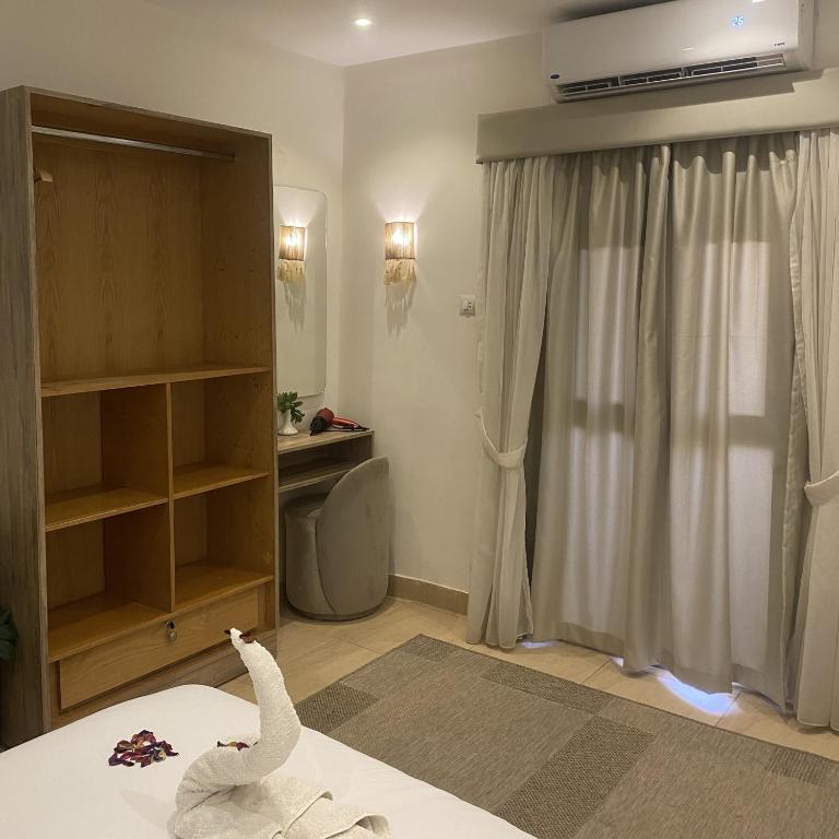 Seven Pyramids View Inn - 8