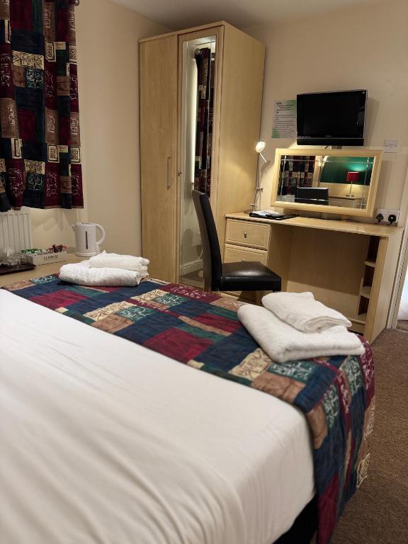 Hawk House - Standard Double Room