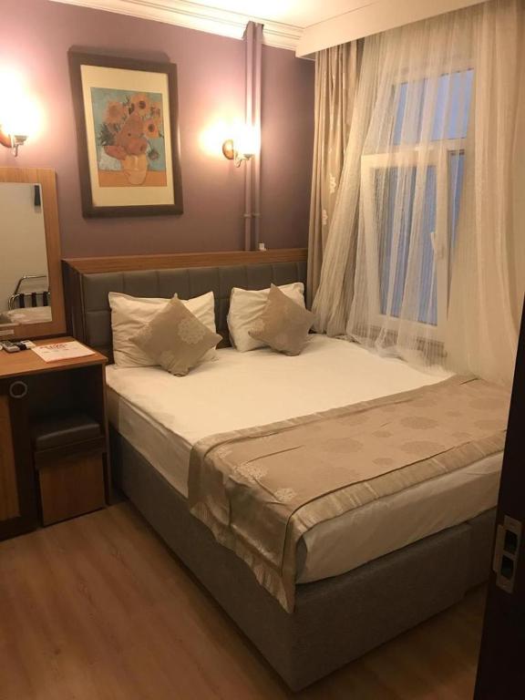 Postel nebo postele na pokoji v ubytování Anzac Hotel