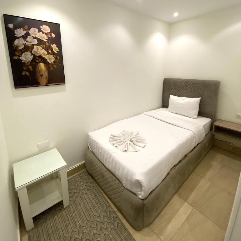 Seven Pyramids View Inn - 7